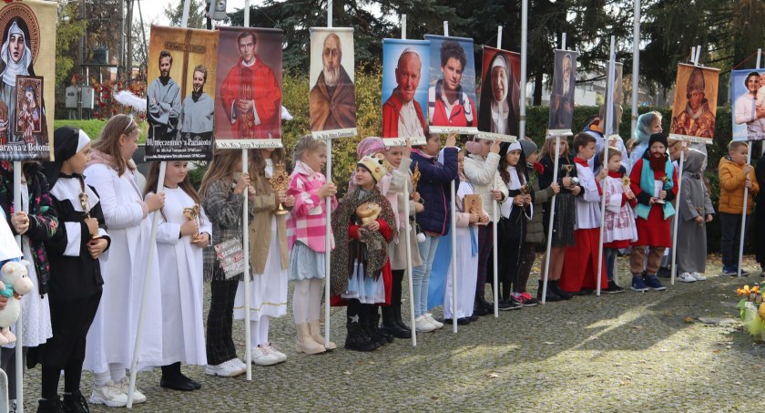 Zdjęcie: Korowód świętych w 
