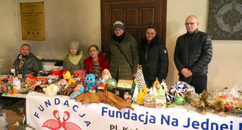 Zdjęcie: Jarmark Bożonarodzeniowy - Fundacja Na Jednej Nodze