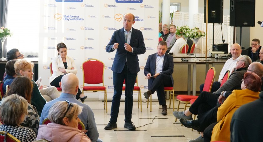 Zdjęcie: Marzena Okła-Drewnowicz, Borys Budka i Marek Krząkała w Zambrowie