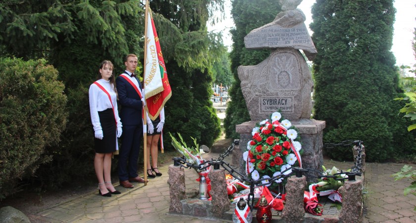 Zdjęcie: pomnik upamiętniający Sybiraków w Zambrowie