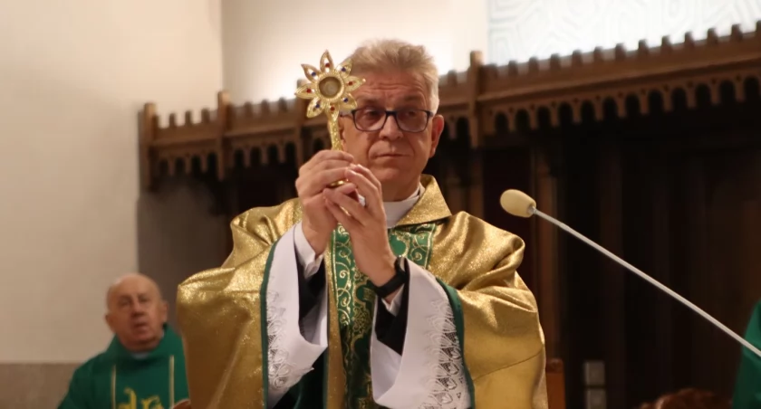 Zdjęcie: Relikwia św. Miriam Baouardy Małej Arabki w parafii Trójcy Przenajświętszej w Zambrowie