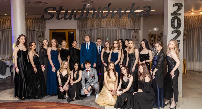 Zdjęcie: studniówka ZS1 zdjęcia grupowe