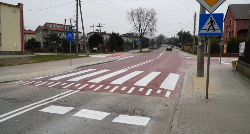 zdjęcie: skrzyżowanie Obrońców Zambrowa i Cmentarnej w Zambrowie