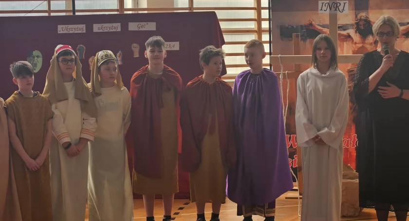 Zdjęcie: Misterium Męki Pańskiej w Zespole Szkół w Szumowie
