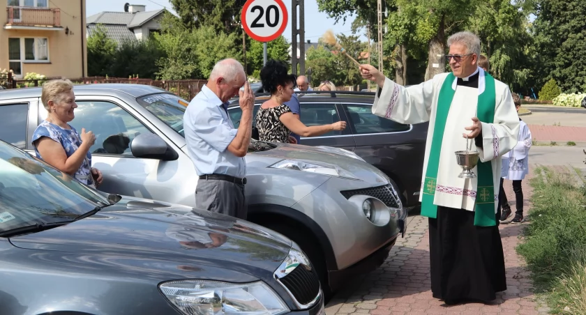 zdjęcie: święcenie samochodów