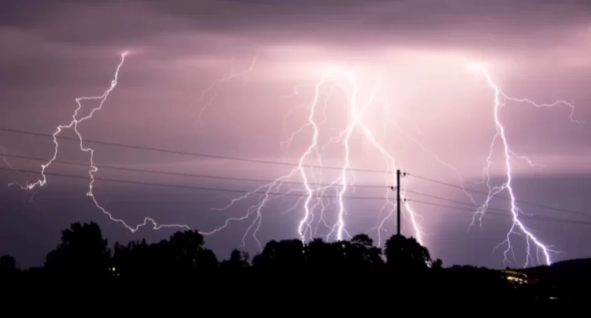 meteo, ostrzega przed burzami - zdjęcie, fotografia