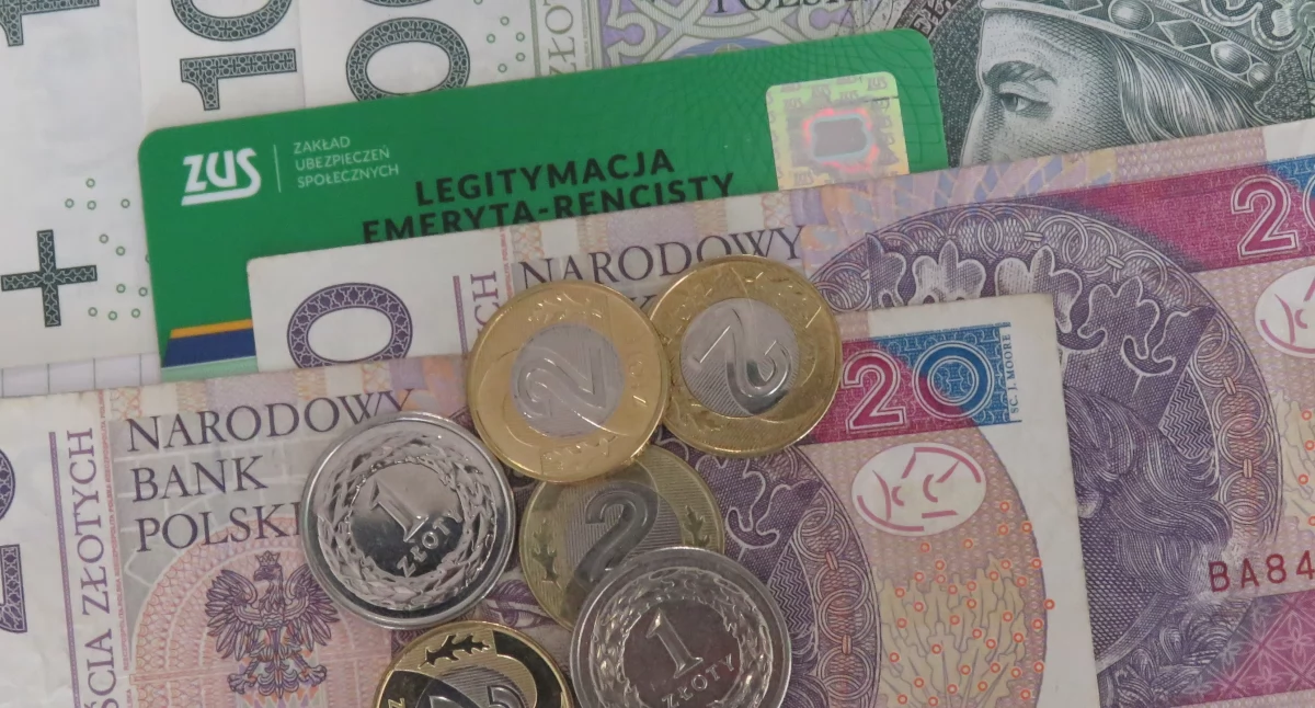  biznes i praca, zakończył wypłaty czternastek - zdjęcie, fotografia
