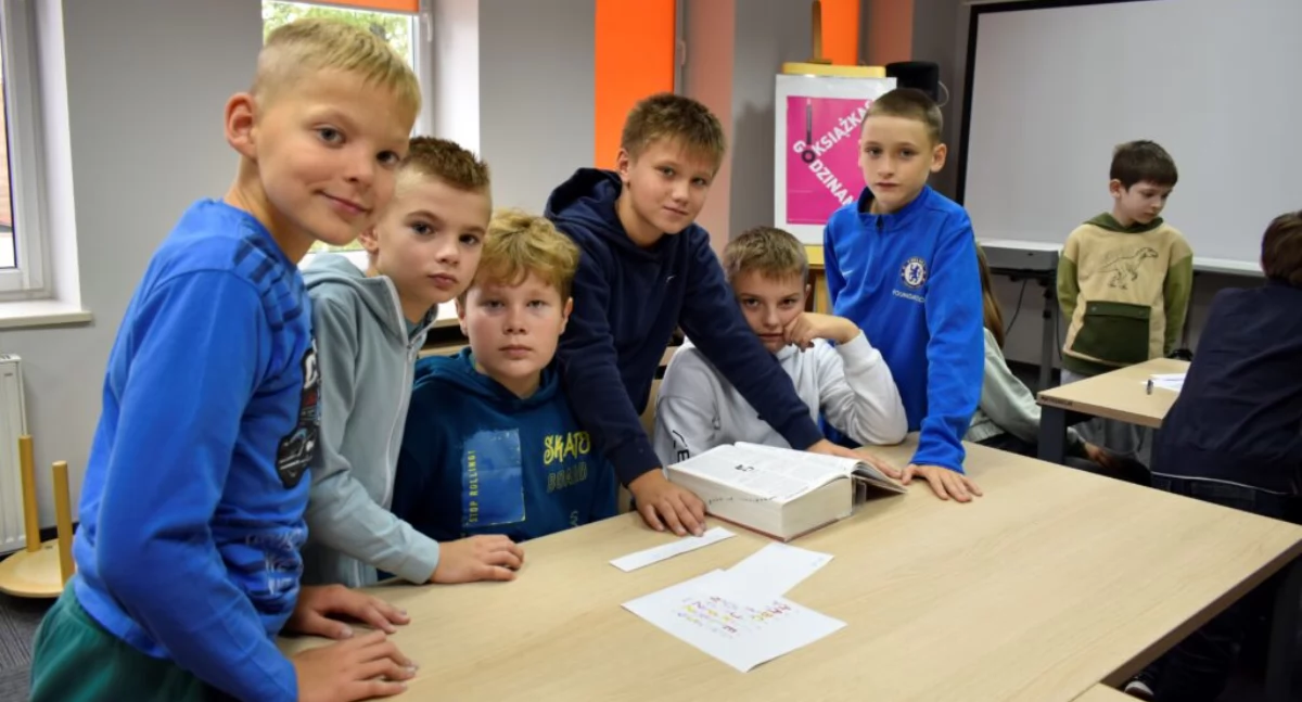 książki publikacje, Bibliotek Oddziale Dzieciw zambrowskiej [FOTO] - zdjęcie, fotografia