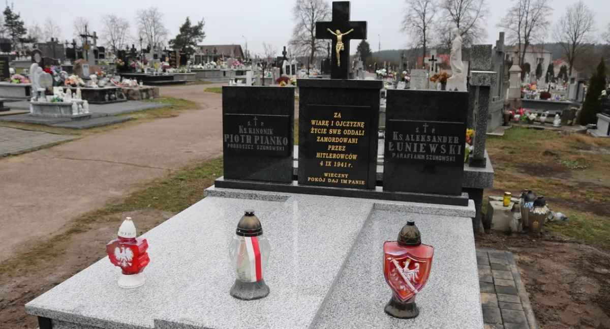 inwestycje, Zakończono remont pomników cmentarzu parafialnym Szumowie - zdjęcie, fotografia