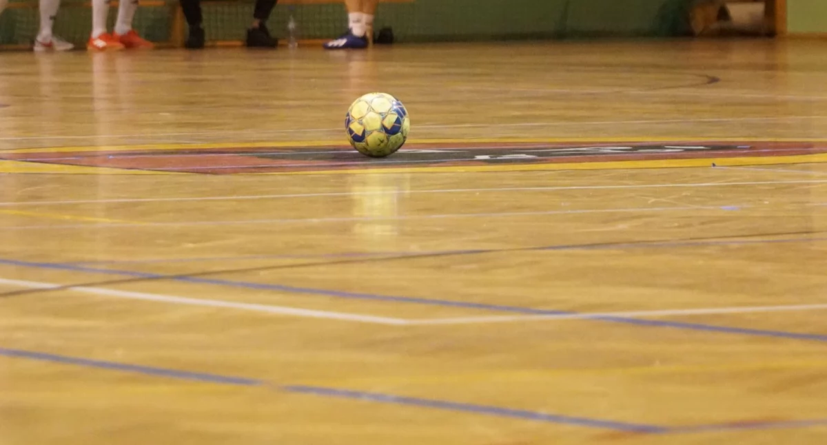 piłka nożna futsal, Jutro ósma kolejka zmagań ramach Zambrowskiej Halowej - zdjęcie, fotografia