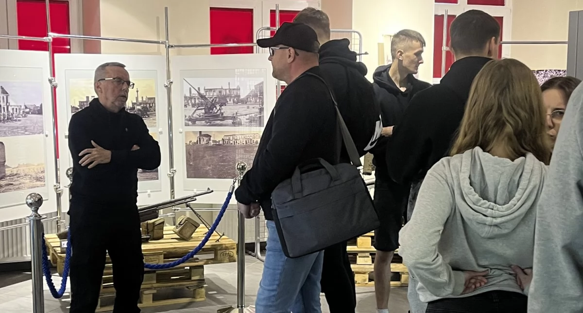 RIH Historia, Młodzież Ochotniczego Hufca Pracy Regionalnej Izbie Historycznej [FOTO] - zdjęcie, fotografia