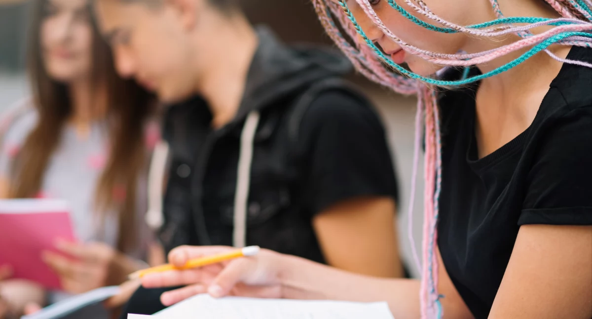 edukacja, wypłaci rentę rodzinna całe wakacje studentowi pierwszego - zdjęcie, fotografia