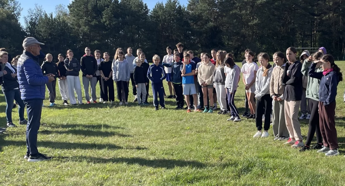 zdjęcie: Powiatowe Igrzyska Dzieci i Młodzieży w Sztafetowych Biegach Przełajowych