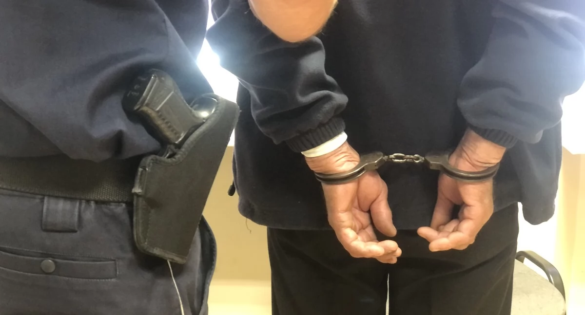 policja, płacił alimentów Pół posiedzi więzieniu - zdjęcie, fotografia