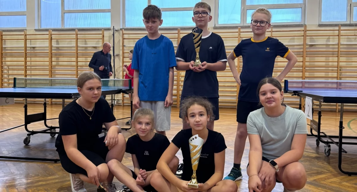 tenis ziemny tenis stołowy badminton, Znamy zwycięzców Powiatowych Igrzysk Dzieci Młodzieży Szkolnej drużynowym tenisie stołowym [FOTO] - zdjęcie, fotografia
