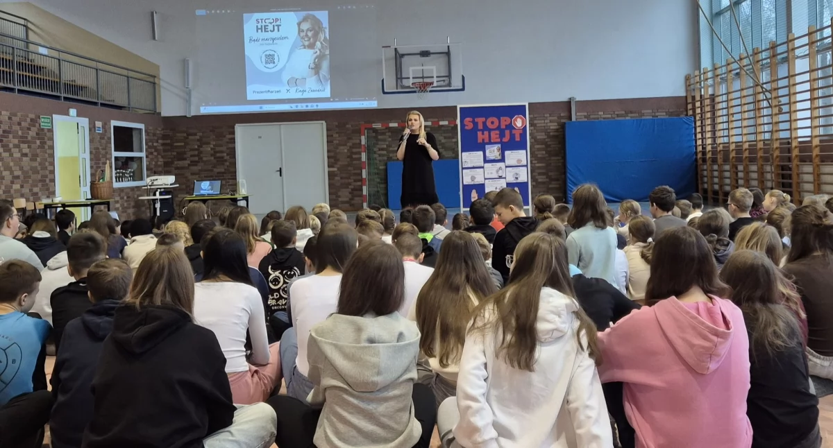 Kinga Zawodnik poprowadziła warsztaty „stop hejt” w SP w Starym Zakrzewie [FOTO]