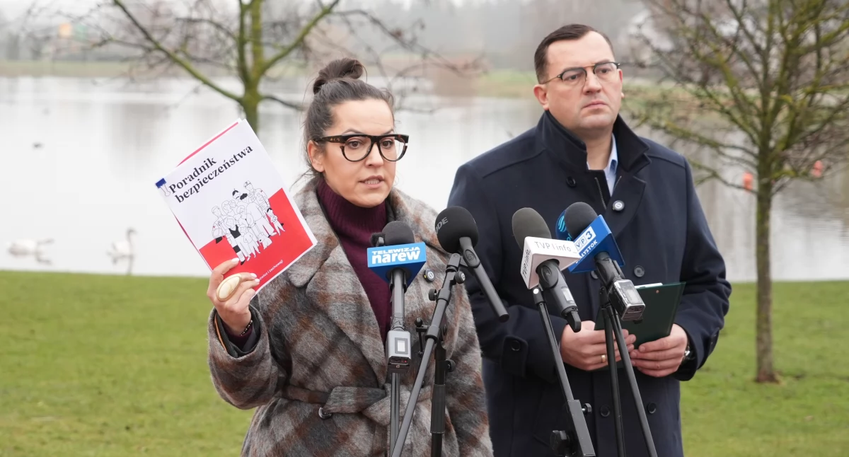 zdjęcie: posłanka Alicja Łepkowska-Gołaś i minister rolnictwa i rozwoju wsi Stefan Krajewski