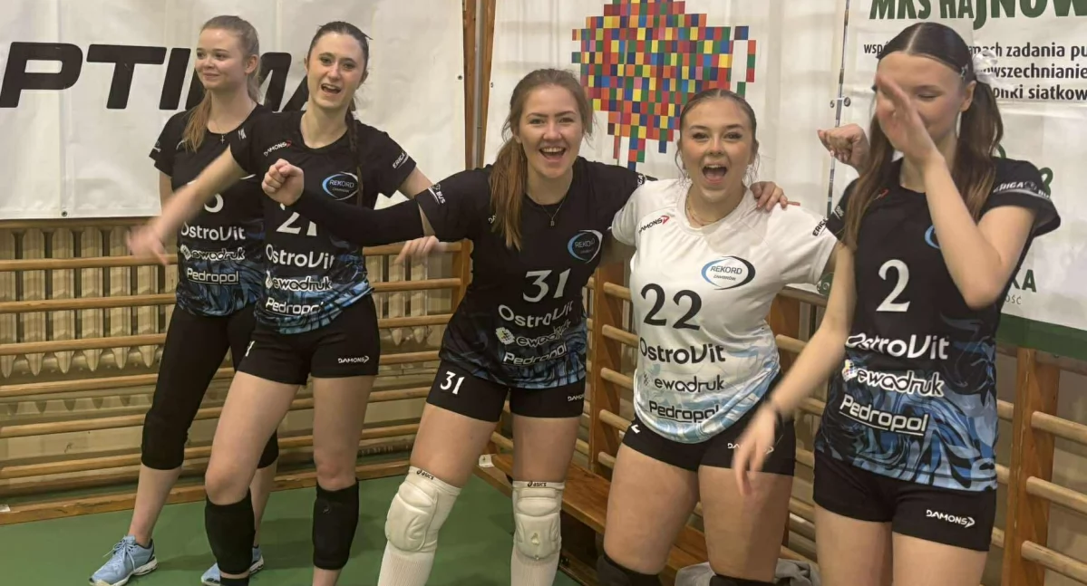 siatkówka piłka ręczna, Trzecie zwycięstwo ligowe Rekordu Zambrów! [FOTO] - zdjęcie, fotografia