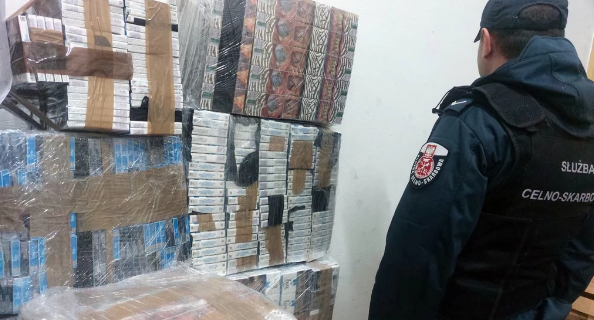 z regionu, Nielegalne papierosy ciężarówkach Białorusi [FOTO] - zdjęcie, fotografia