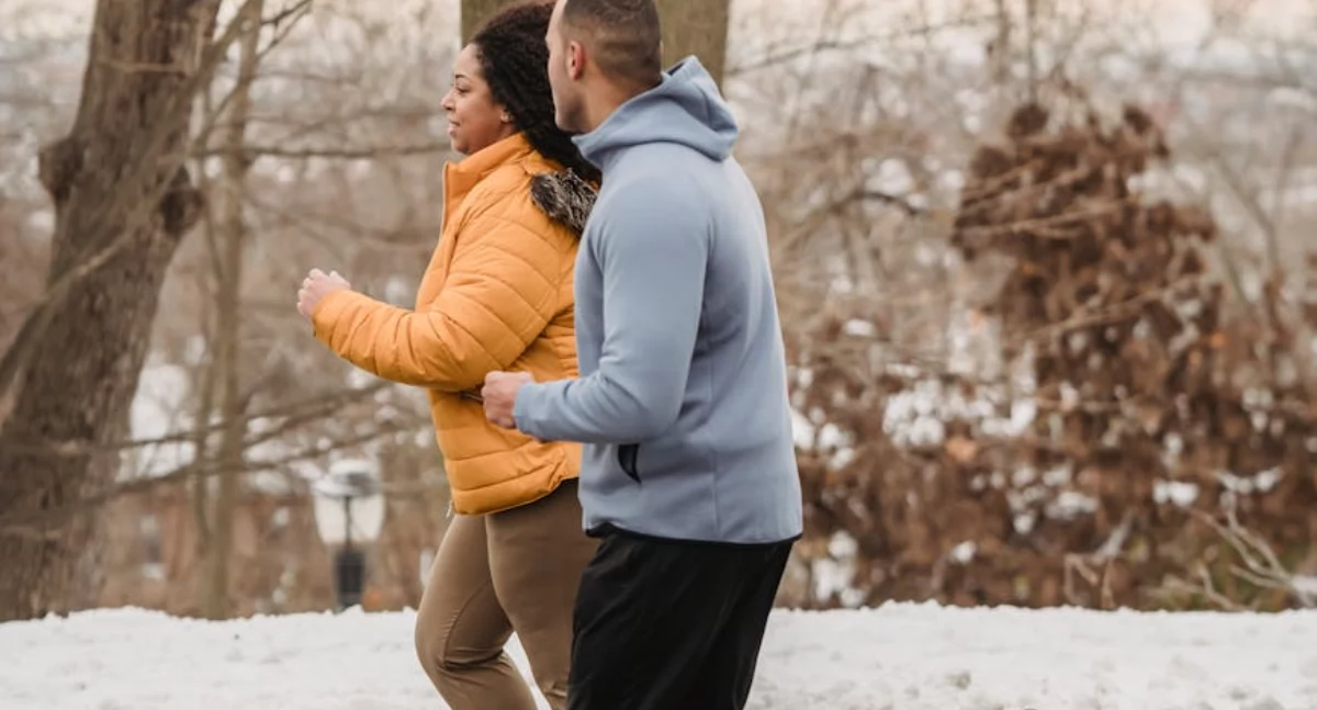 pexels.com, Jak wybrać odzież sportową do biegania zimą?