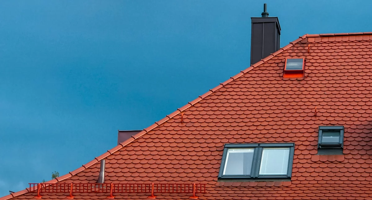 Wentylacja i membrana przy dachu z pełnym deskowaniem