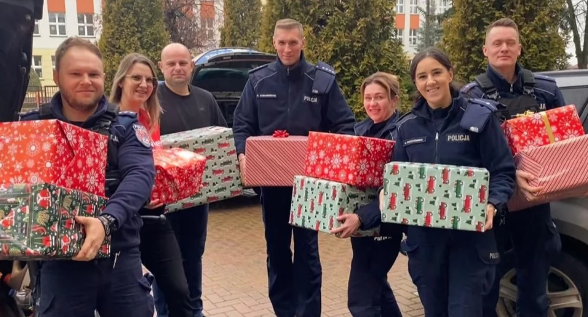 policja, Zambrowscy funkcjonariusze przyłączyli Szlachetnej Paczki [FOTO] - zdjęcie, fotografia