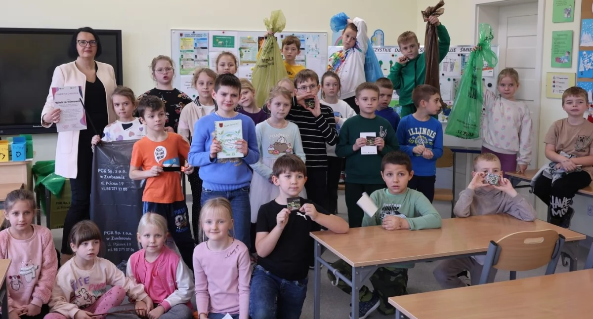 edukacja, Pracownicy Wydziału Gospodarki Komunalnej prelekcją marnuję segreguję Szkole Podstawowej Wiśniewie [FOTO] - zdjęcie, fotografia