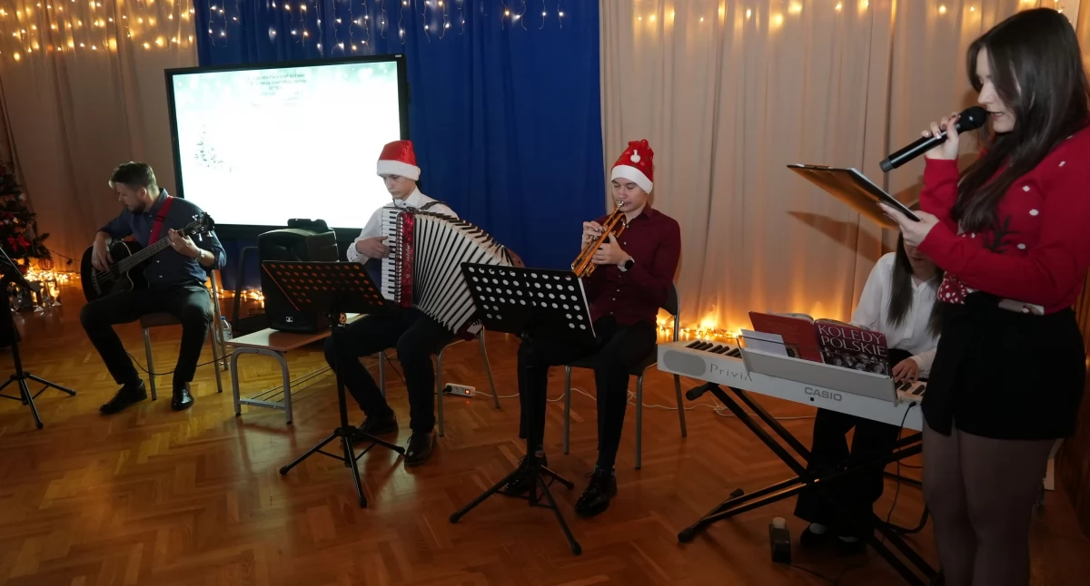 edukacja, Świąteczne kolędowanie Zespole Szkół Agroprzedsiębiorczości Zambrowie [FOTO+VIDEO] - zdjęcie, fotografia