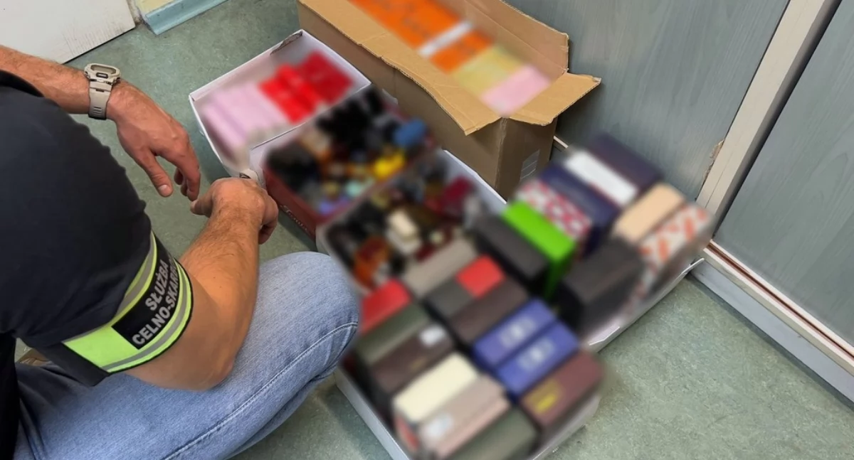 z regionu, Podlaska zabezpieczyła prawie podróbek podczas kontroli jednego bazarów [FOTO] - zdjęcie, fotografia