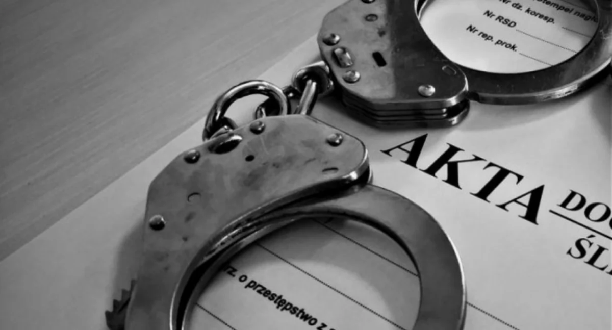 policja, Wpadł narkotykami kiedy miejscu publicznym - zdjęcie, fotografia