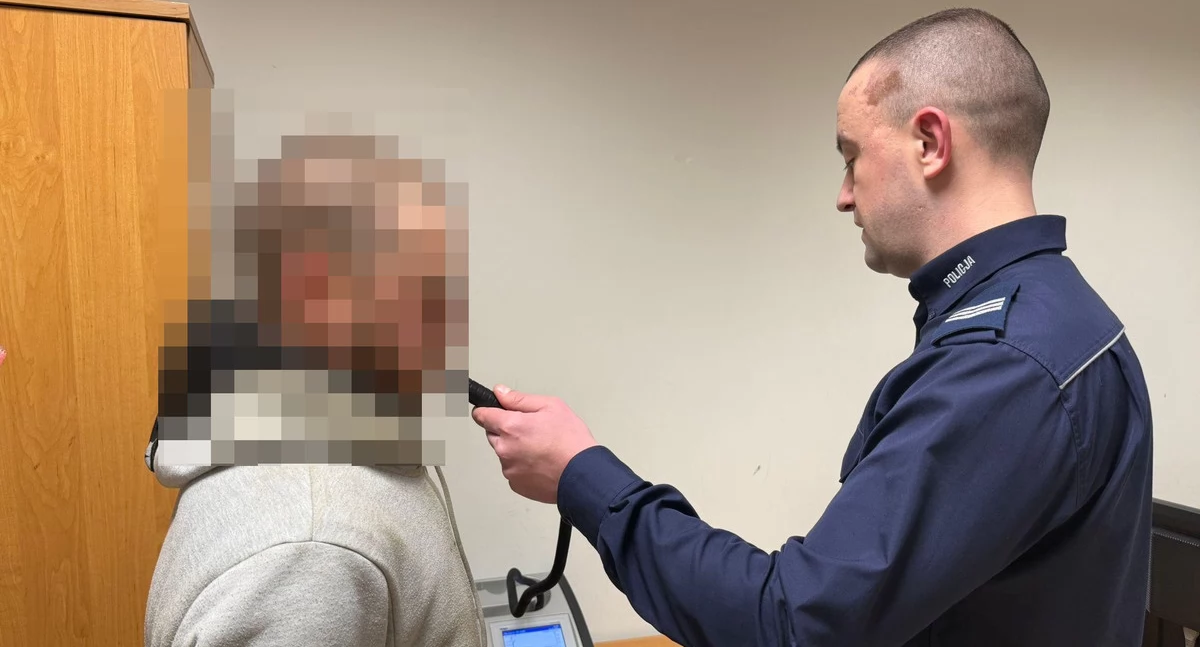 policja, Dwóch pijanych kierowców prawa jazdy zatrzymanych przez zambrowskich policjantów - zdjęcie, fotografia