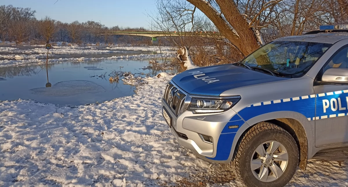 policja, Policja apeluje Zachowaj ostrożność wchodź zamarznięte zbiorniki wodne! - zdjęcie, fotografia
