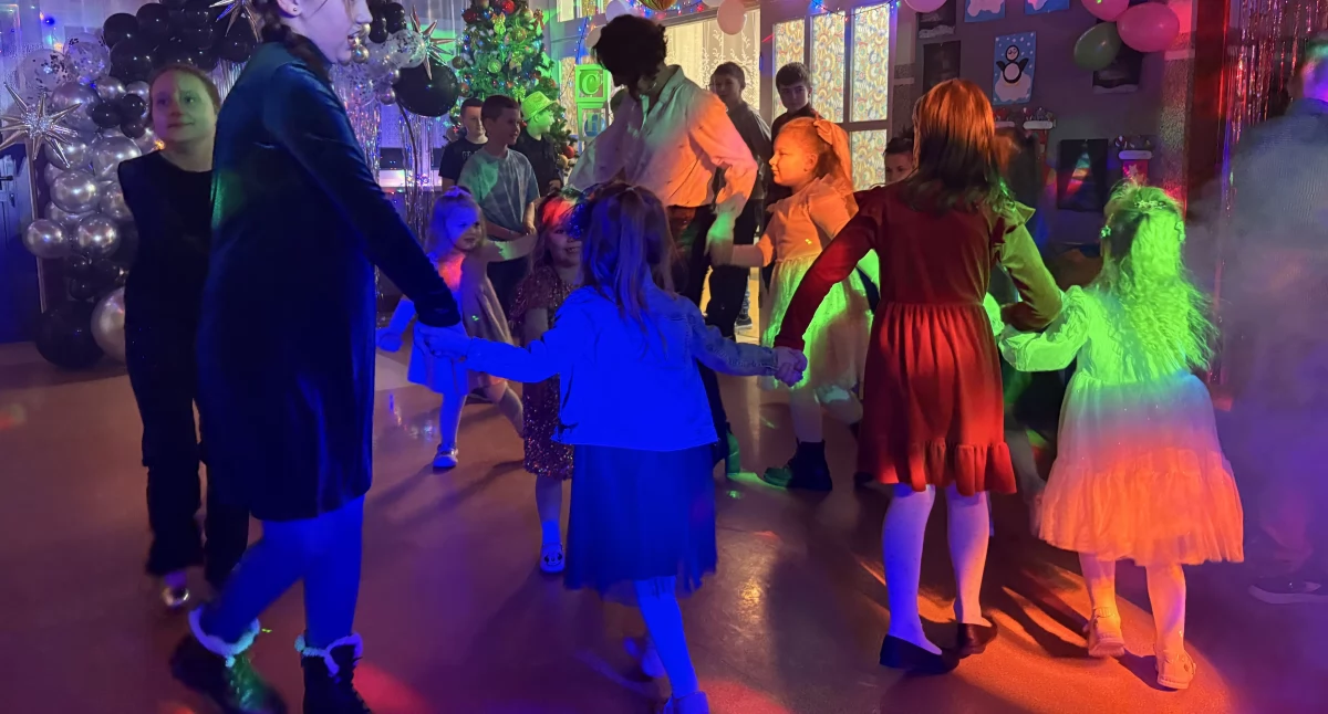 edukacja, Wyjątkowa choinka Szkole Podstawowej Starym Skarżynie [FOTO] - zdjęcie, fotografia