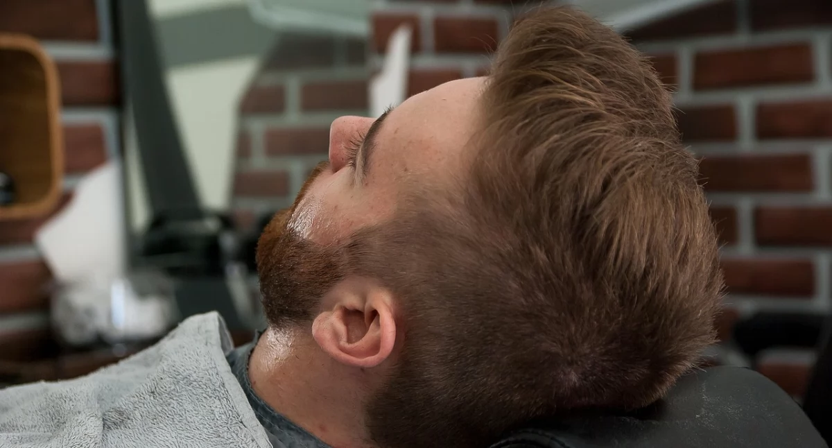 Niewidzialny fundament, czyli jakie działanie ma puder do włosów?