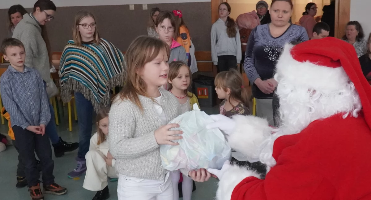 zdjęcie: Choinka dla dzieci ze Stowarzyszeniem Abstynenta Ostoja