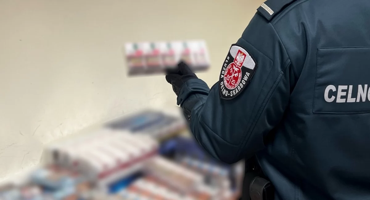 z regionu, Sześć samochodów tysiące nielegalnych papierosów Podlaska udaremniła przemyt granicy - zdjęcie, fotografia