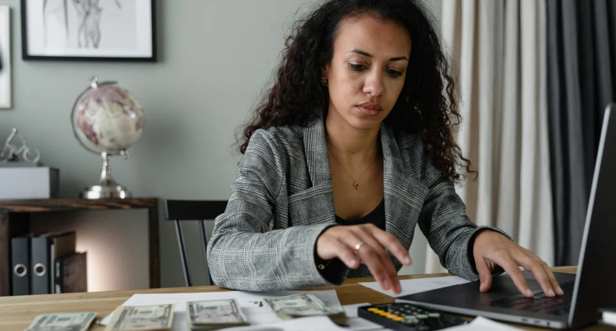 pexels.com, Pierwszy PIT w życiu – poradnik dla osób, które zaczęły pracę w 2025 roku