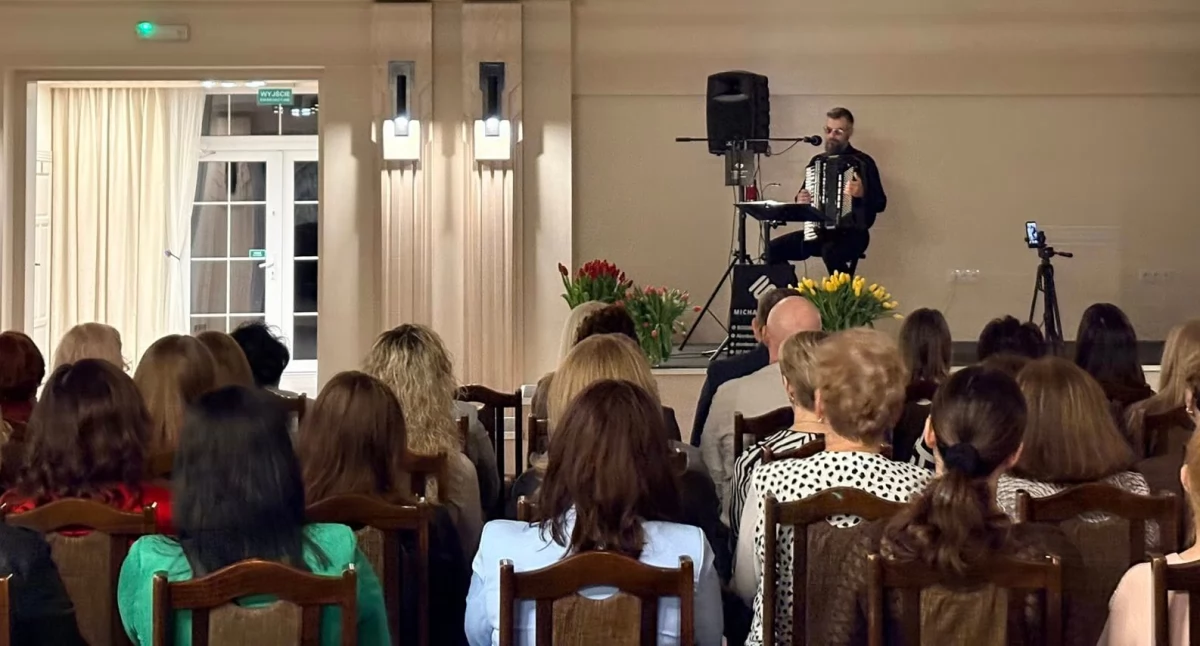 uroczystości obchody, Występ Michała Sawickiego okazji Kobiet Rutkach Kossakach [FOTO] - zdjęcie, fotografia