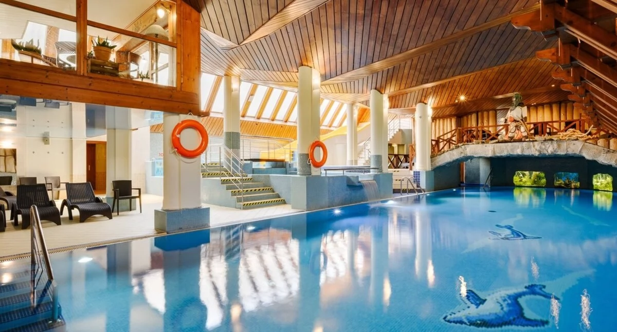 Dlaczego górski hotel ze strefą wellness to idealny wybór na urlop?