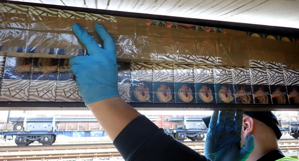 z regionu, Funkcjonariusze udaremnili przemyt prawie białoruskich papierosów [FOTO] - zdjęcie, fotografia