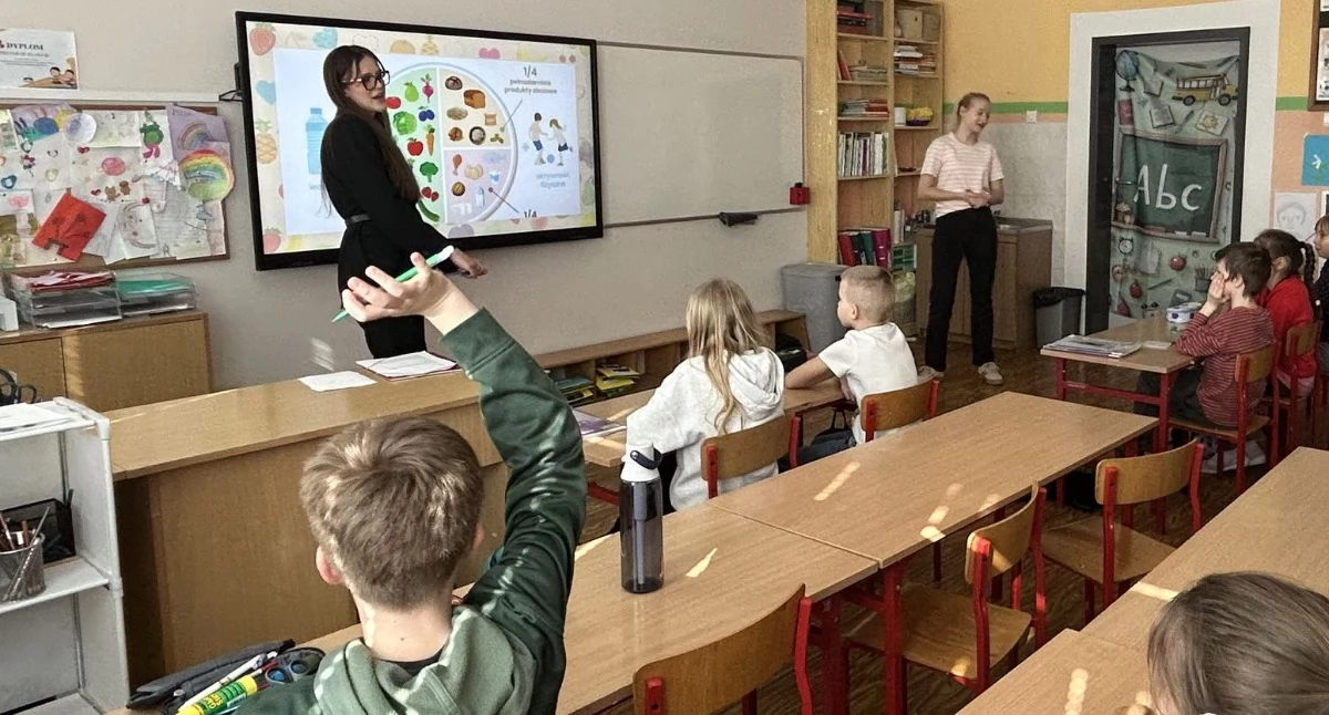 edukacja, Dietetyczki edukowały uczniów zdrowych nawykach żywieniowych [FOTO] - zdjęcie, fotografia
