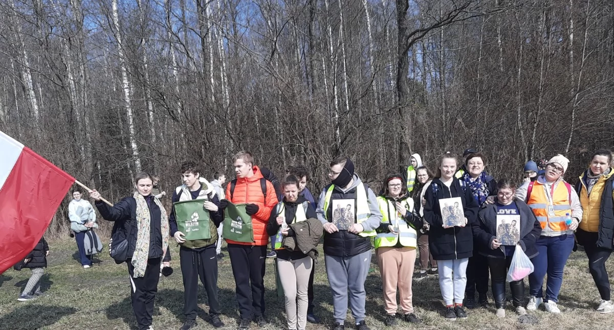 edukacja, Uczniowie Długoborza uczcili pamięć Żołnierzy Wyklętych [FOTO] - zdjęcie, fotografia