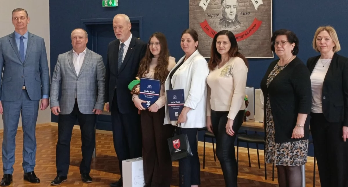 konkursy, Zambrowscy uczniowie wyróżnieni konkursie Poznajemy Senat [FOTO] - zdjęcie, fotografia