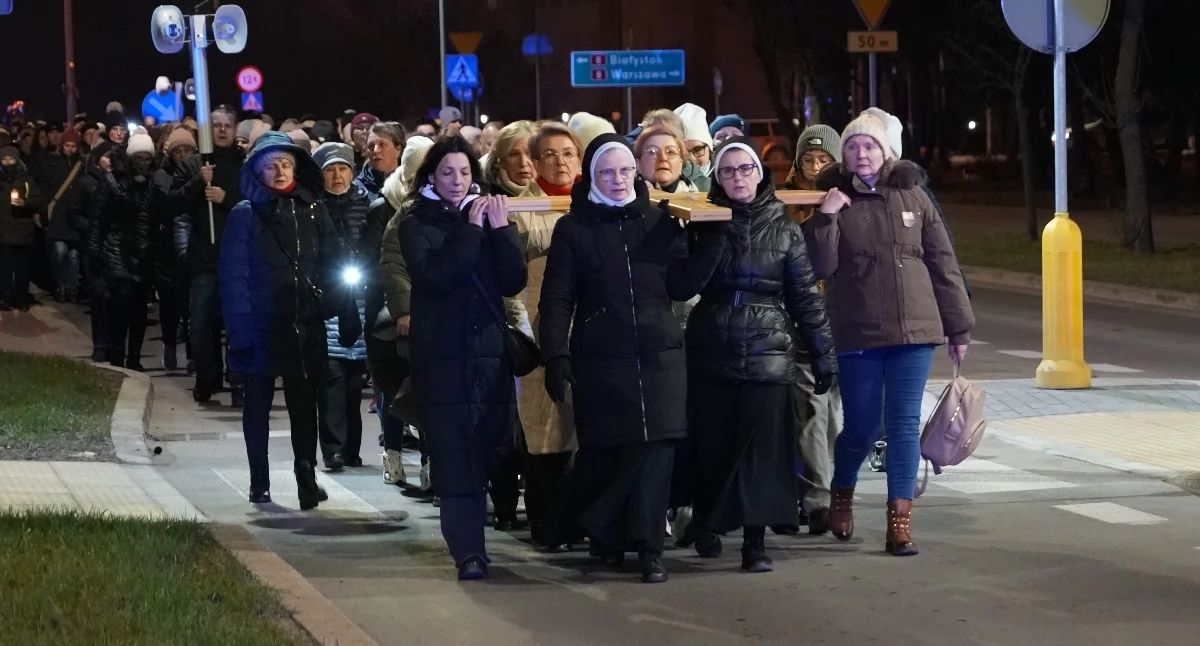 zdjęcie: droga krzyżowa z Zambrowa do Tabędza