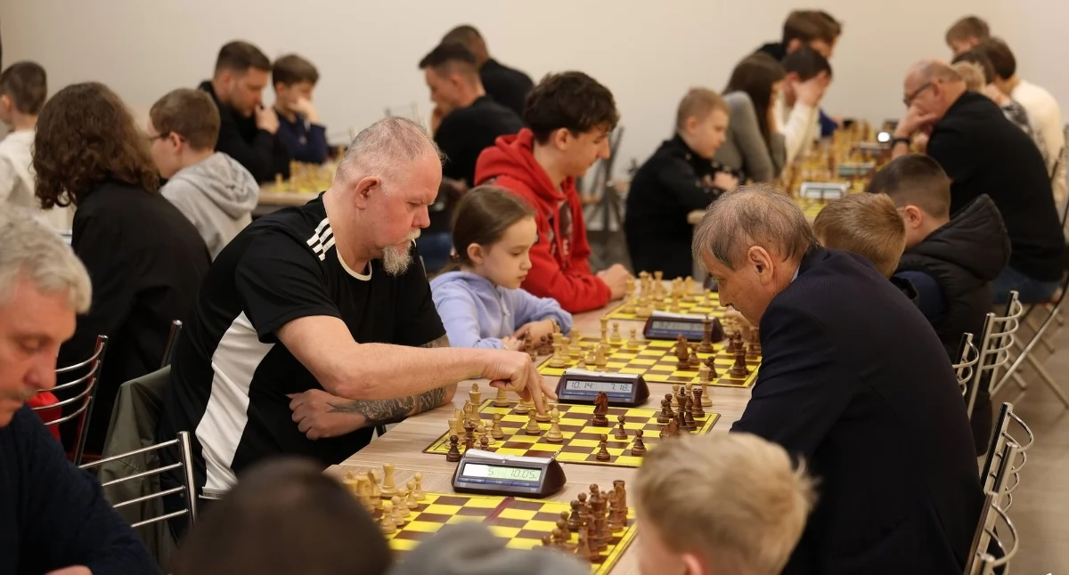 szachy brydż, Znamy zwycięzców Otwartego Turnieju Szachowego Puchar Burmistrza Miasta Zambrów [FOTO] - zdjęcie, fotografia