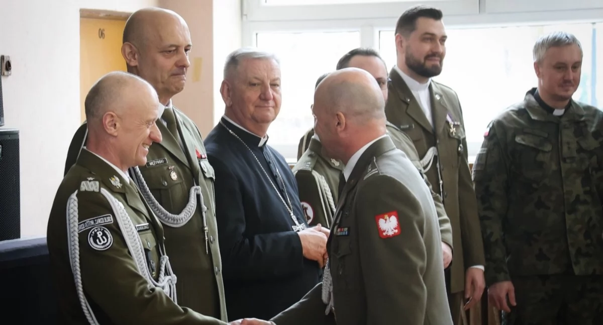 z regionu, Świąteczne spotkanie garnizonowe udziałem żołnierzy 1PBOT [FOTO] - zdjęcie, fotografia