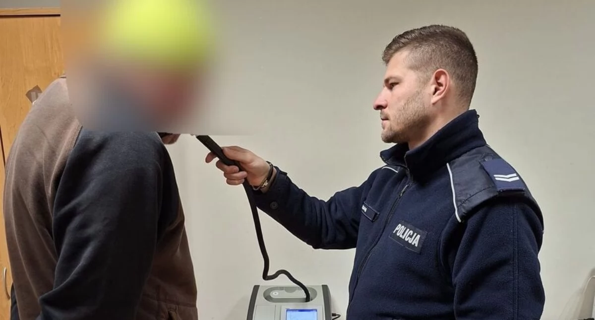 policja, latek kierował mając prawie promile aktywny zakaz prowadzenia pojazdów - zdjęcie, fotografia