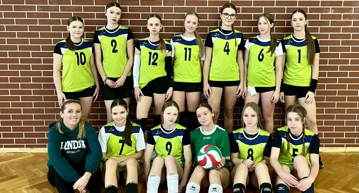 siatkówka piłka ręczna, Siatkarki wywalczyły awans Zagrają pierwszej lidze siatkówki dziewcząt - zdjęcie, fotografia