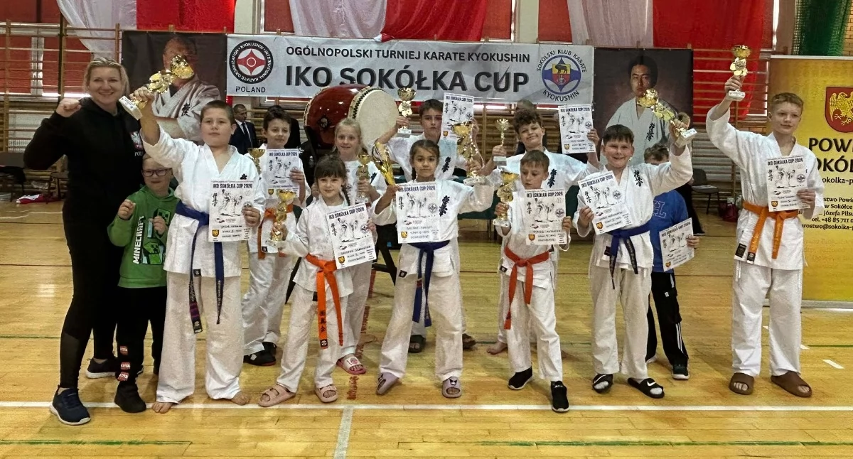 zdjęcie: Anna Kaczyńska i reprezentanci Zambrowskiego Klubu Karate Kyokushin