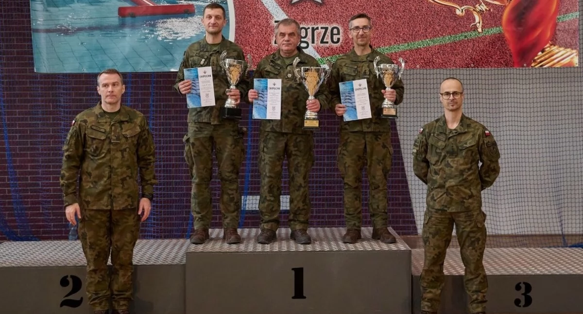 pływanie, Podlascy Terytorialsi podium zawodach Wojsk Obrony Terytorialnej pływaniu [FOTO] - zdjęcie, fotografia